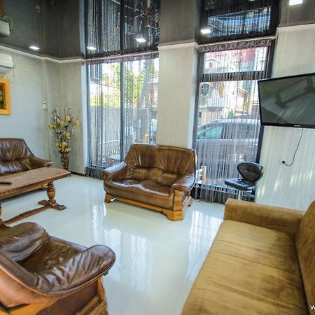 Hotel Batumi Inn ภายนอก รูปภาพ