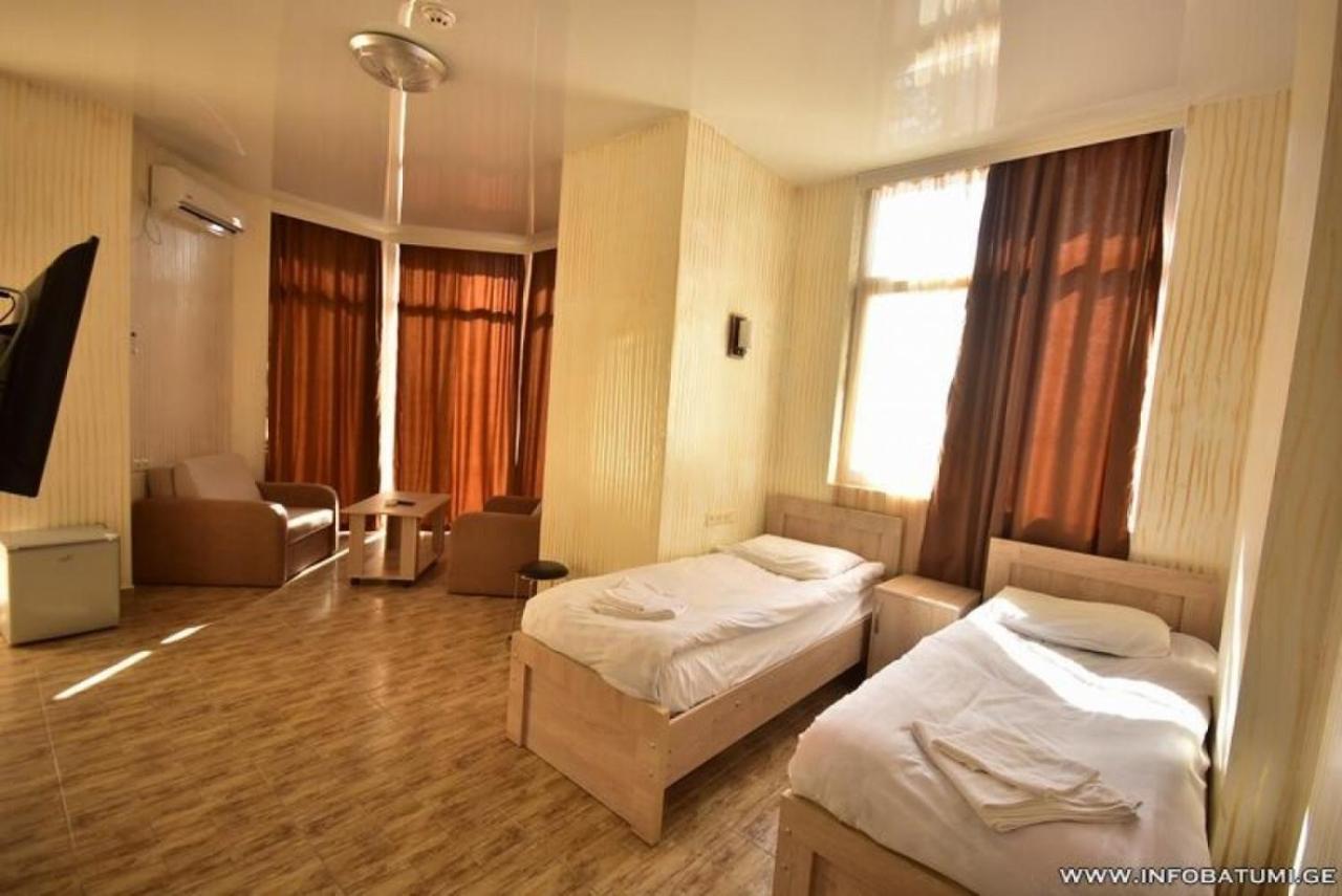 Hotel Batumi Inn ภายนอก รูปภาพ