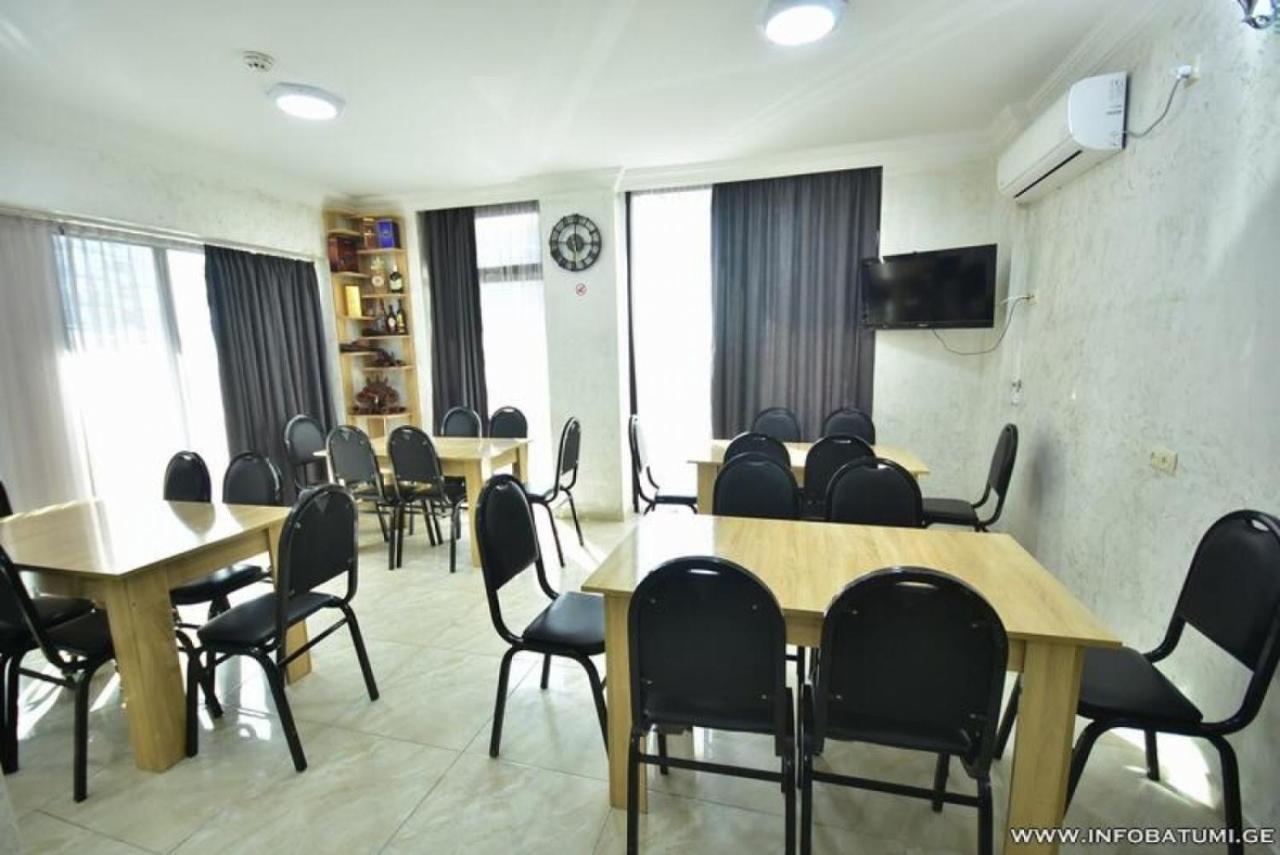 Hotel Batumi Inn ภายนอก รูปภาพ
