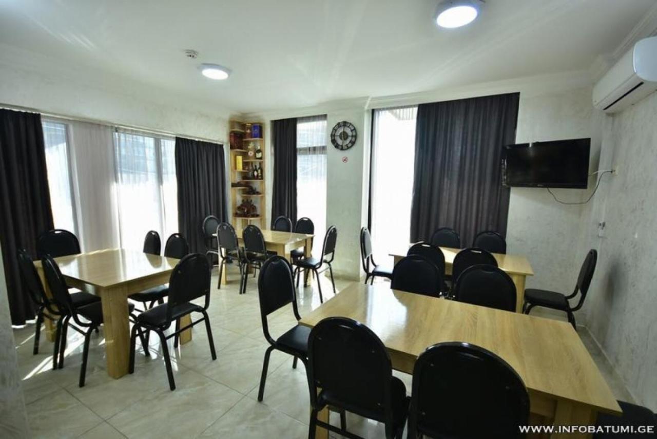 Hotel Batumi Inn ภายนอก รูปภาพ