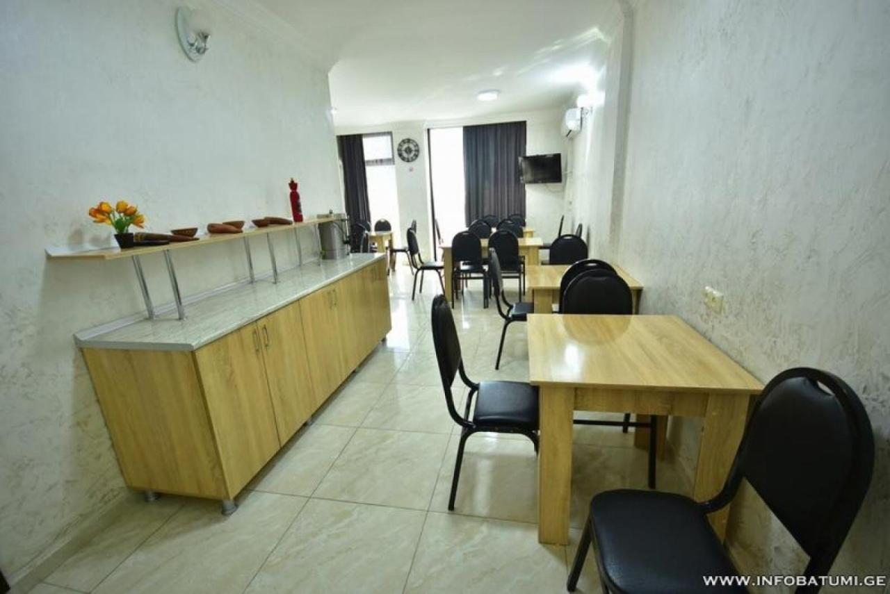 Hotel Batumi Inn ภายนอก รูปภาพ