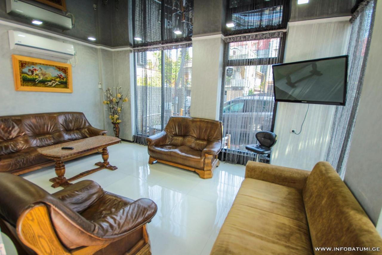 Hotel Batumi Inn ภายนอก รูปภาพ