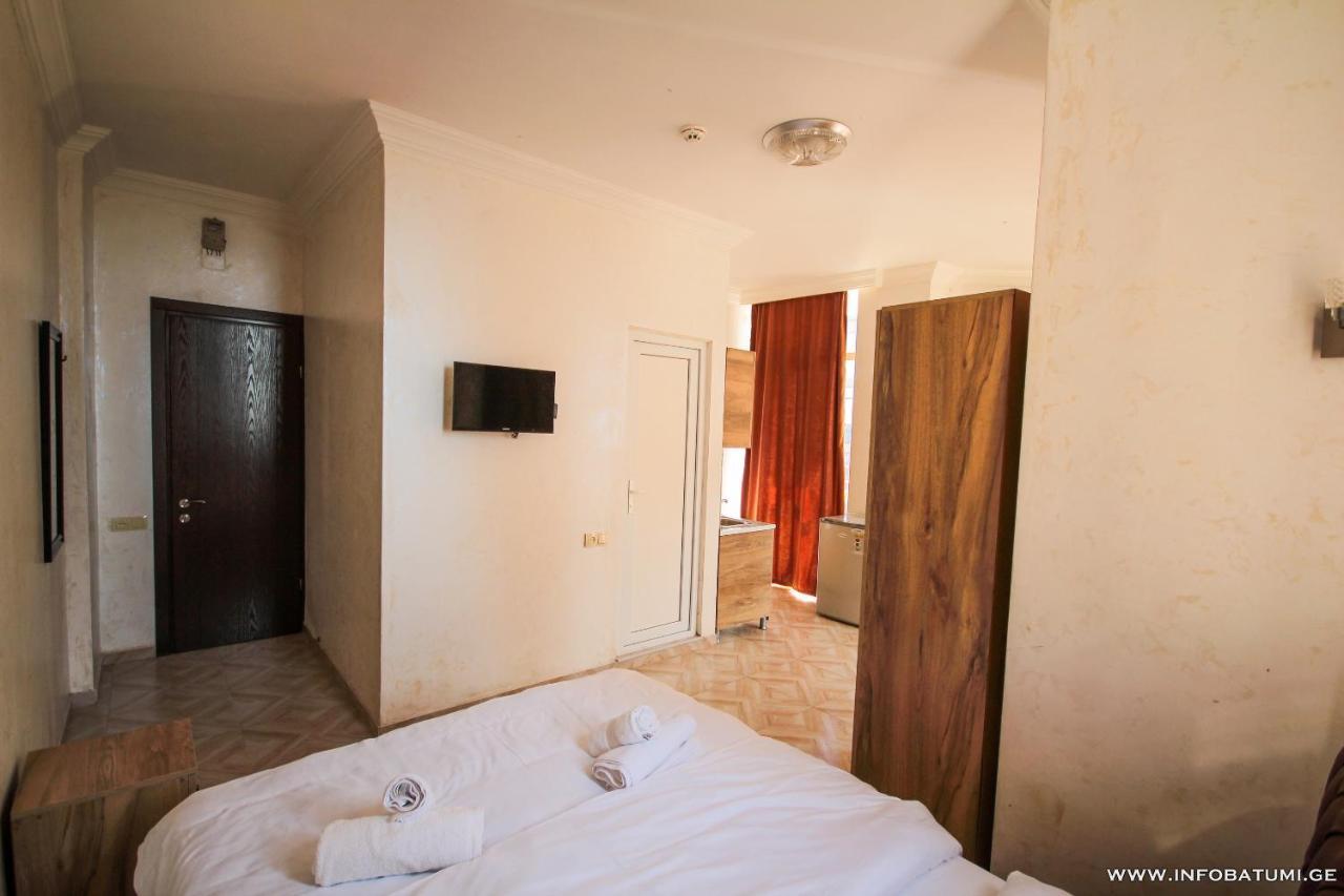 Hotel Batumi Inn ภายนอก รูปภาพ