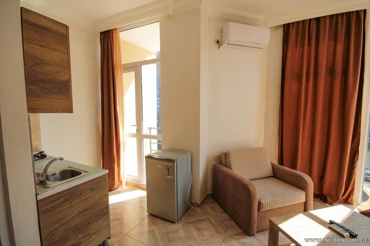 Hotel Batumi Inn ภายนอก รูปภาพ