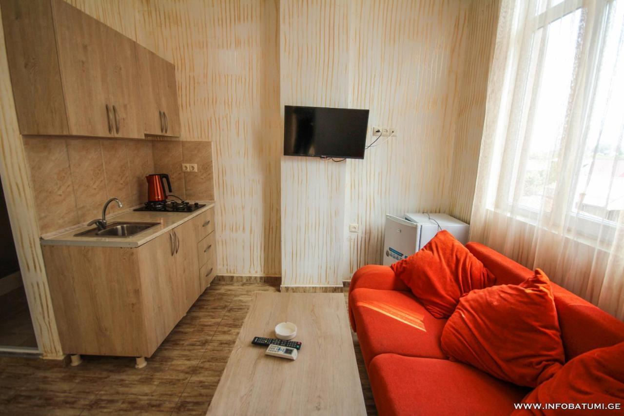 Hotel Batumi Inn ภายนอก รูปภาพ