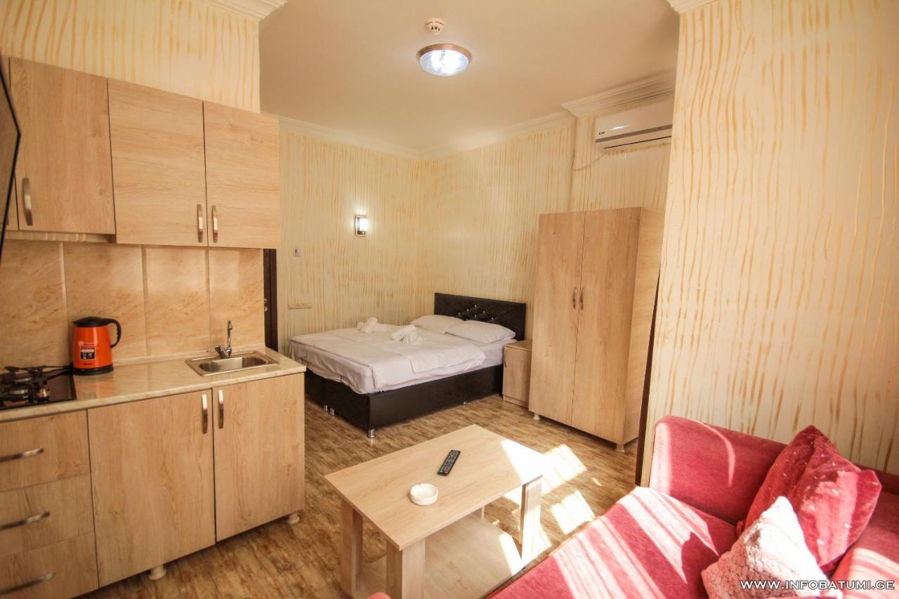 Hotel Batumi Inn ภายนอก รูปภาพ