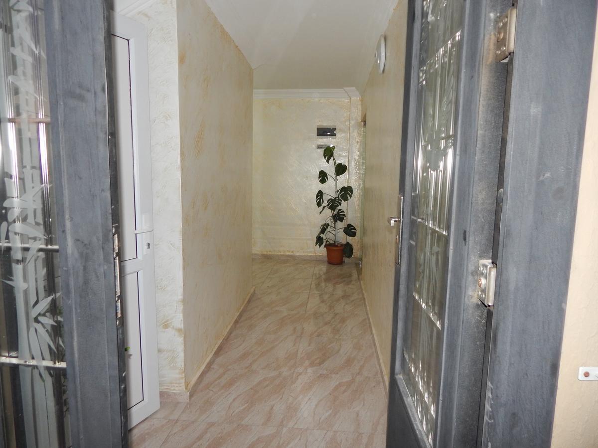 Hotel Batumi Inn ภายนอก รูปภาพ
